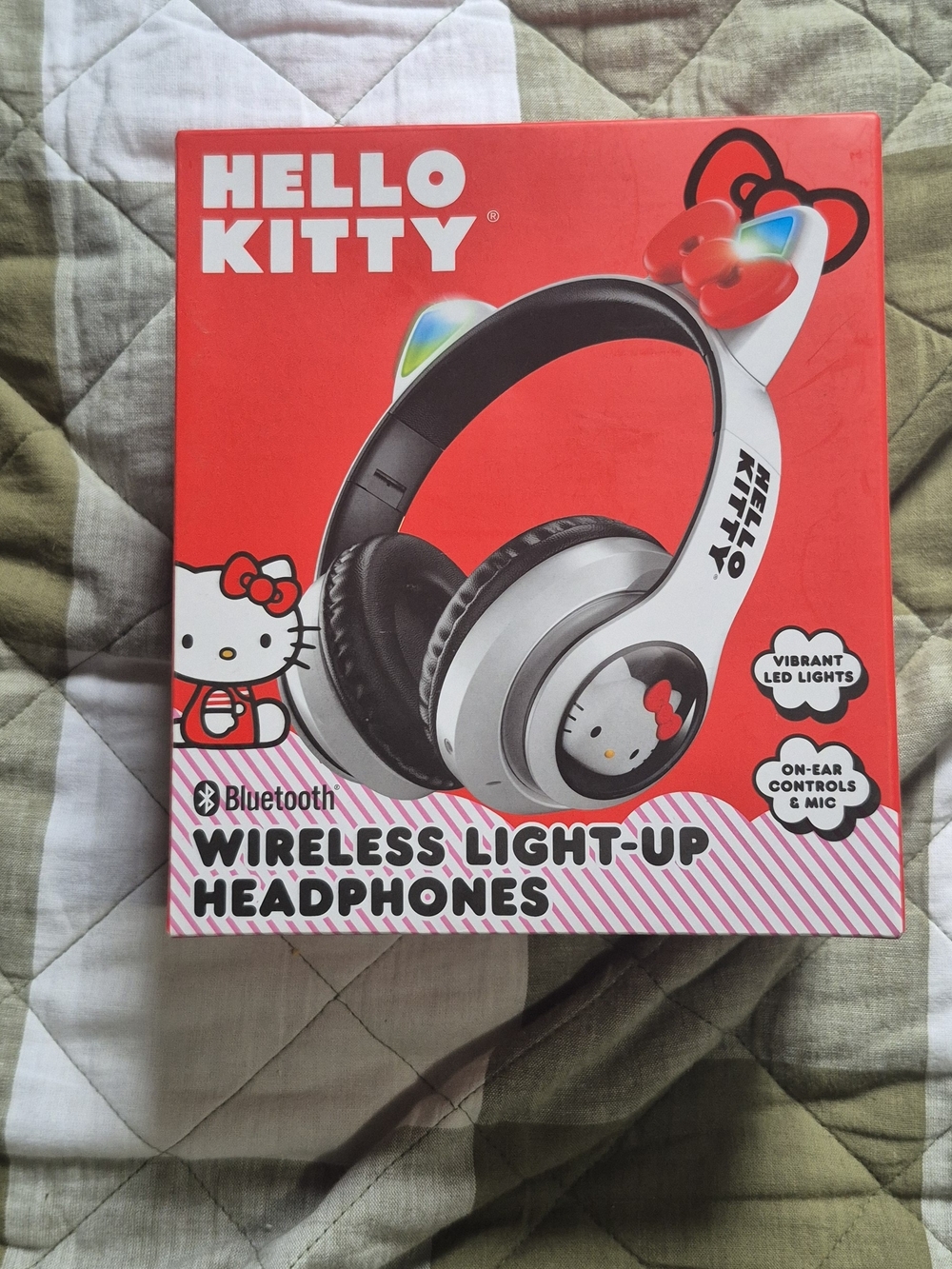 Hello Kitty Wireless Light-Up Bluetooth Headphones - White & Black